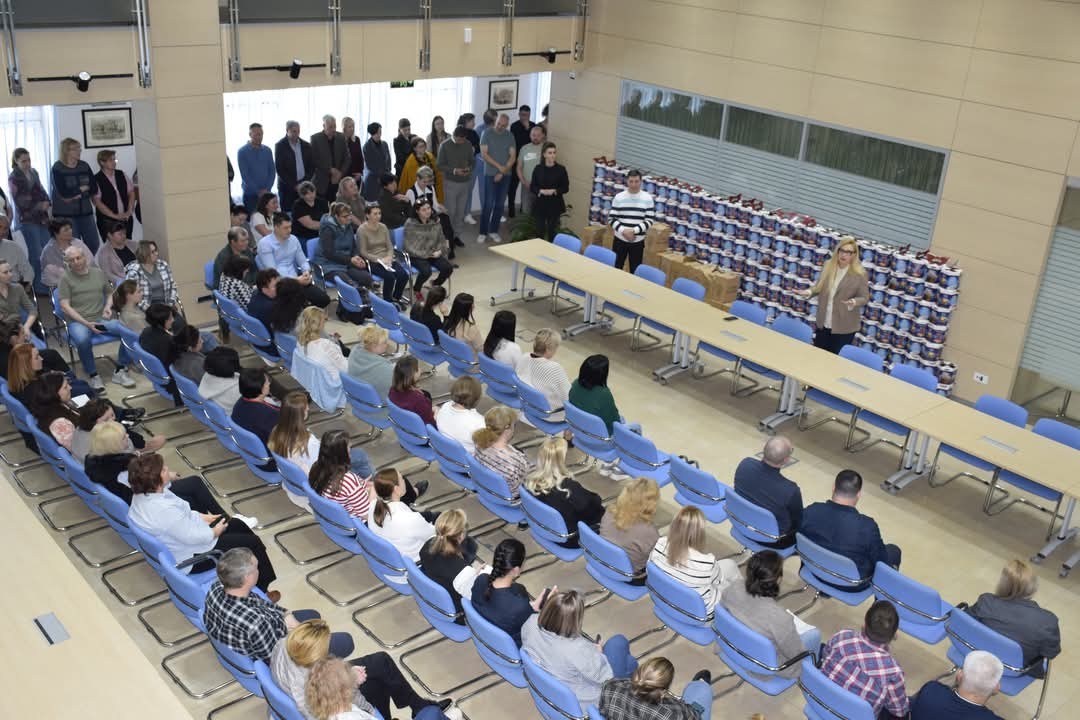 În ajunul Sfintelor Sărbători Pascale, angajații Furnizorului de apă au primit felicitări și cozonaci!