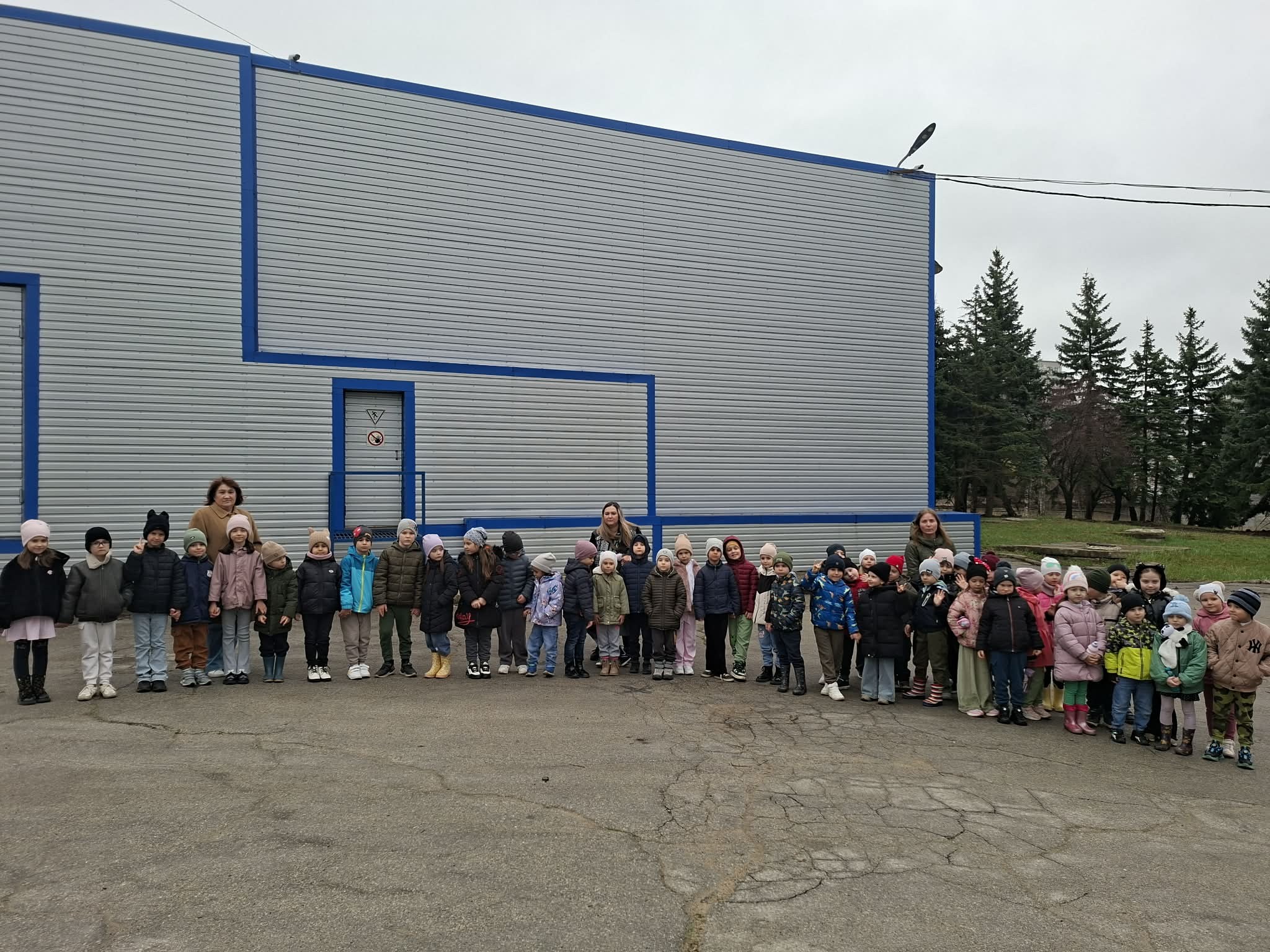 Copiii de la o grădiniță în excursie la S.A. „Apă-Canal Chișinău”! Pentru o oră cu toții au explorat profesia de inginer-chimist!